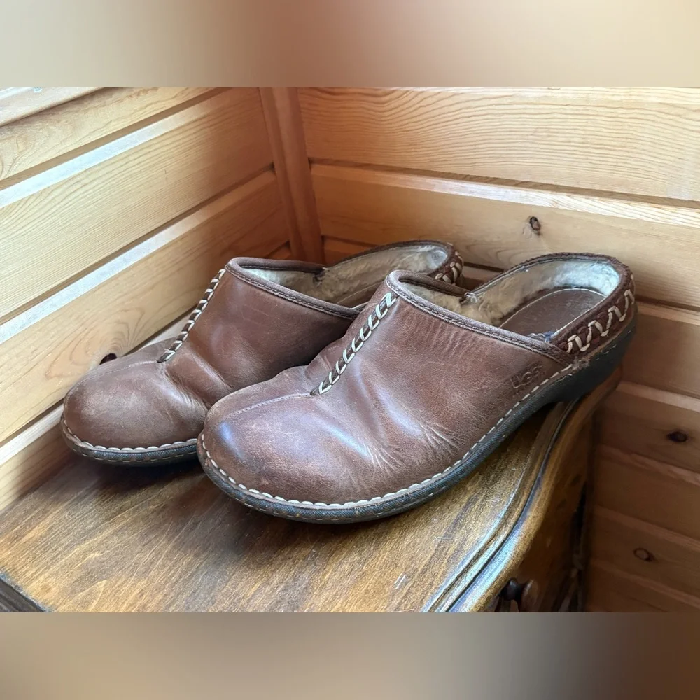 UGG Women’s  Brown Leather Clogs - Picture 2 of 6
